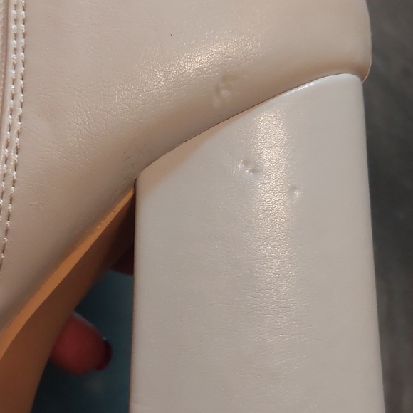 Chic White Platform Heeled Boots - Picture 11 of 16